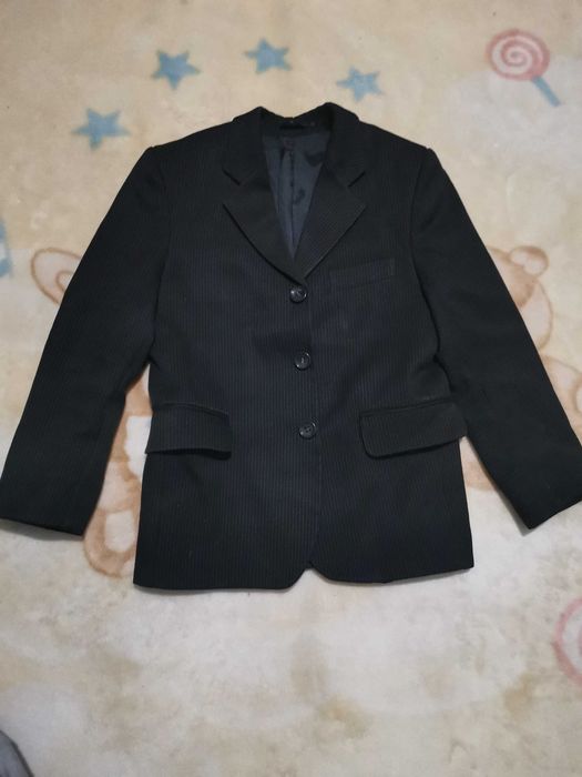Продам черный пиджак детский размер 32