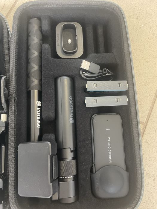 zestaw Insta360 ONE X2  z akseroriami z etui - NOWE!!