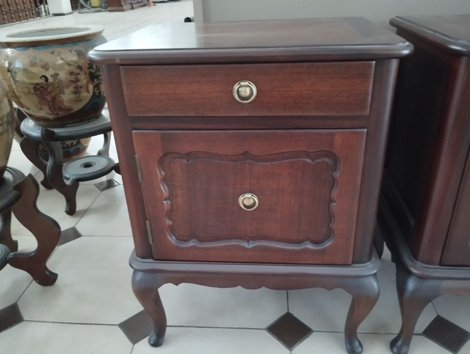 Mesinha de cabeceira Queen anne