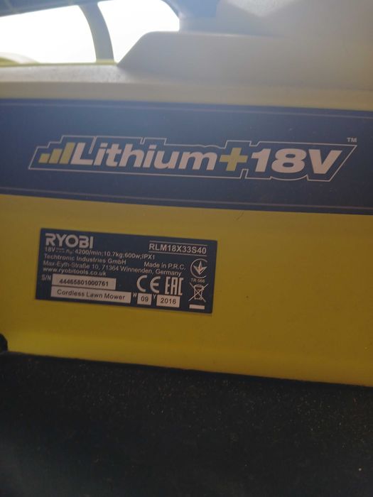 Corta relva Ryobi, sem fios, com pouco uso e duas baterias novas de 18v 4.0 ah e carregador