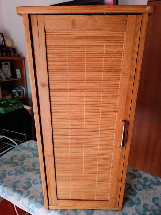 Móvel pequeno em madeira