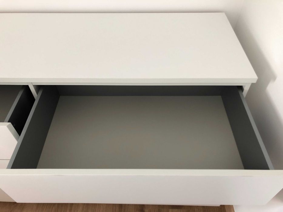 1 Roupeiro c/3 portas, branco e 1 Cómoda c/6 gavetas, branco,140e