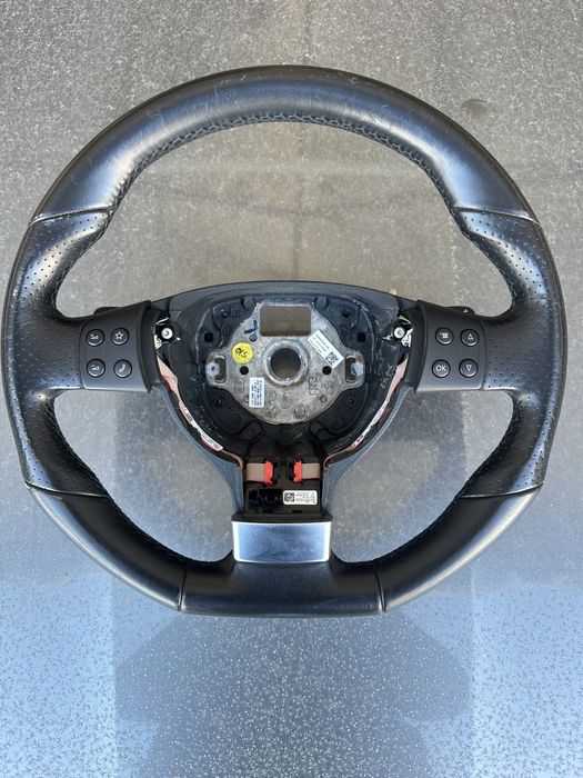 Кермо VW Gti R-line пелюстки