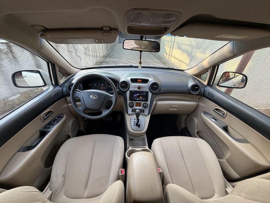 Продам Kia Carens 2009 год 2.0 Бензин Автомат