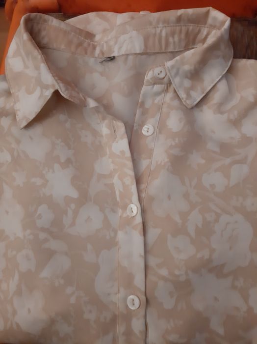 Camiseiro com motivos florais