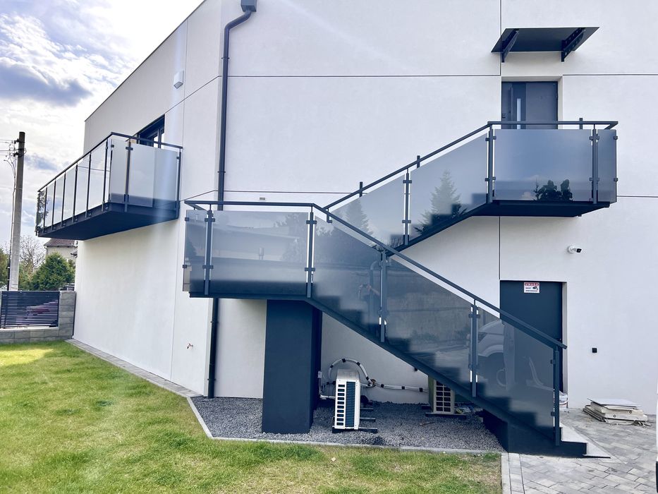 Balustrada szklana ,słupki stal nierdzewna