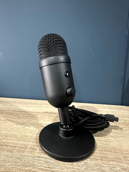 Microfone Condensador Compacto Razer Seiren V2 X Preto (streaming, gravações de vídeo, etc)