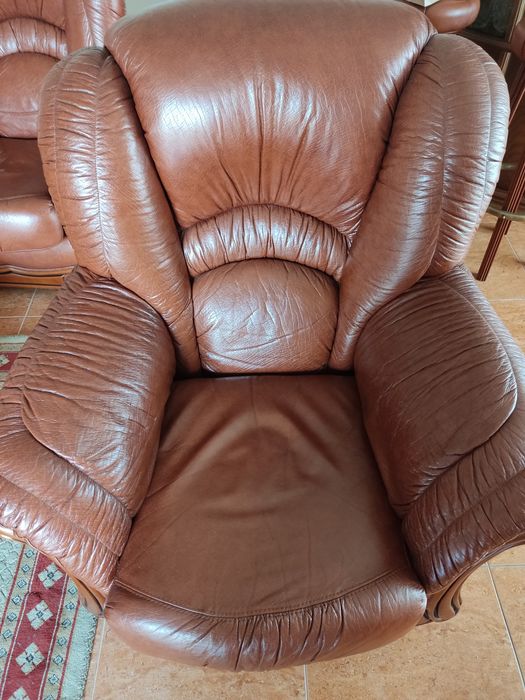 Conjunto sofás em pele