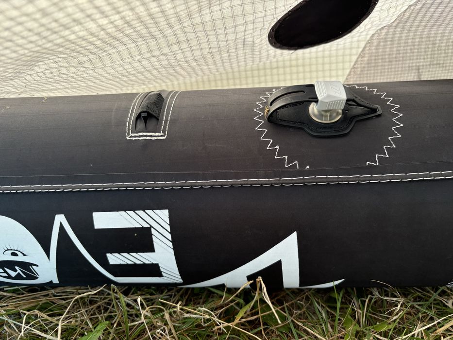 Zestaw latawców North Evo 8 i 11m z barem