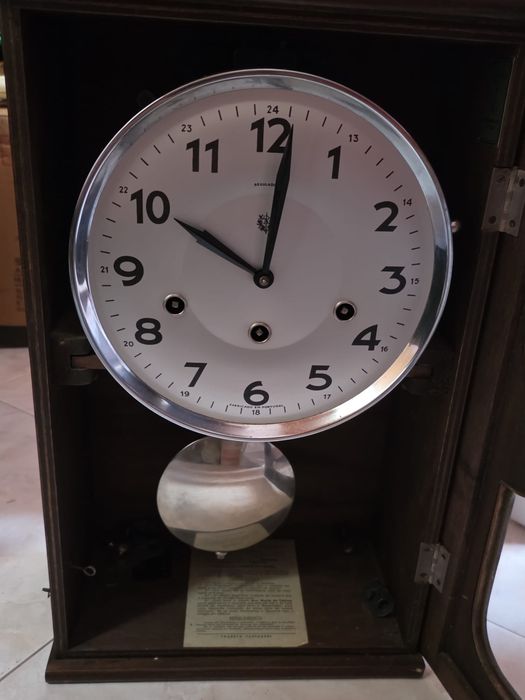 Relógio de Pendulo. Antigo mas estimado.