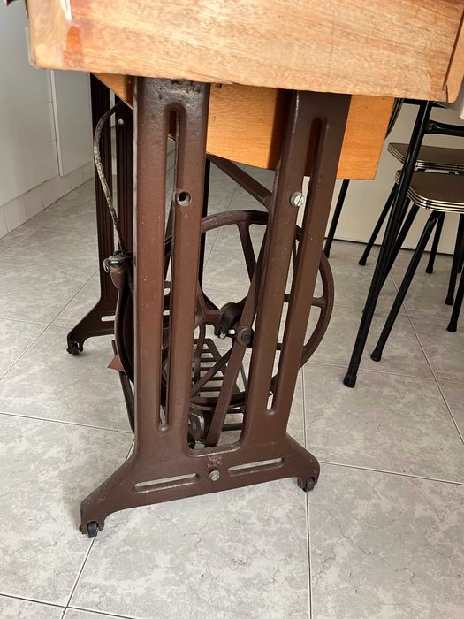 Máquina de costura Singer- antiga