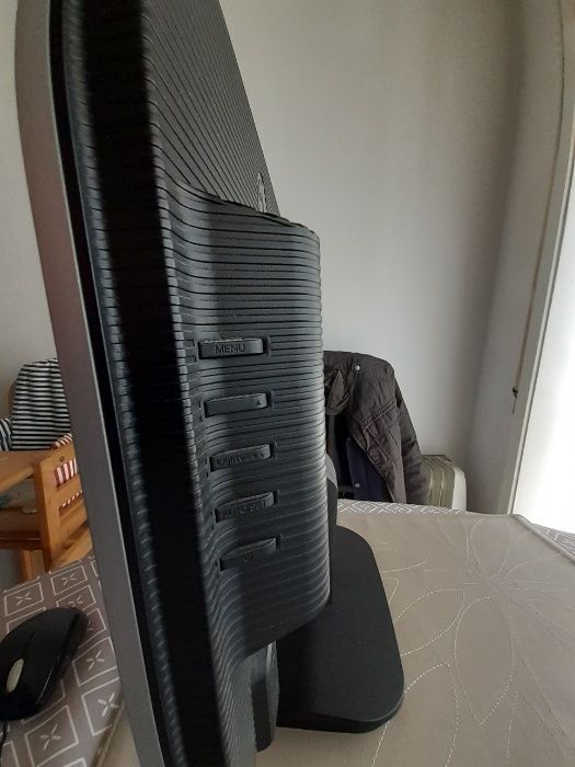 monitor/computer64409299376130122