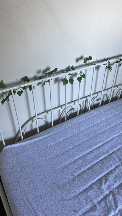 Cama Branca em ferro + Estrado Metálico