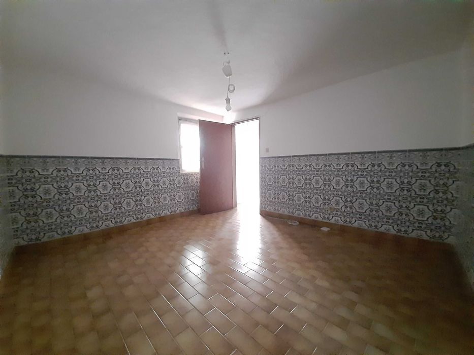 Apartamento T2 para arrendar em Famões