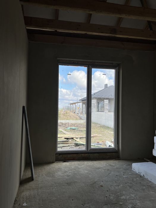 Продаж будинку, біля міста