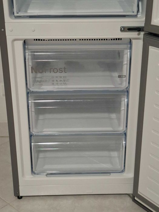 Frigorífico Combinado BOSCH / MIELE  (No Frost - 186 cm - 326 L - Inox)  | Novo