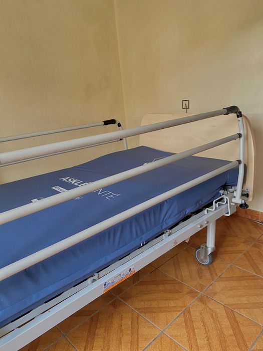 Cama Articulada Hospitalar Manual – Bom Estado