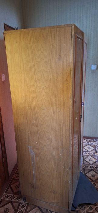 Віддам шкаф безкоштовно. для гаража