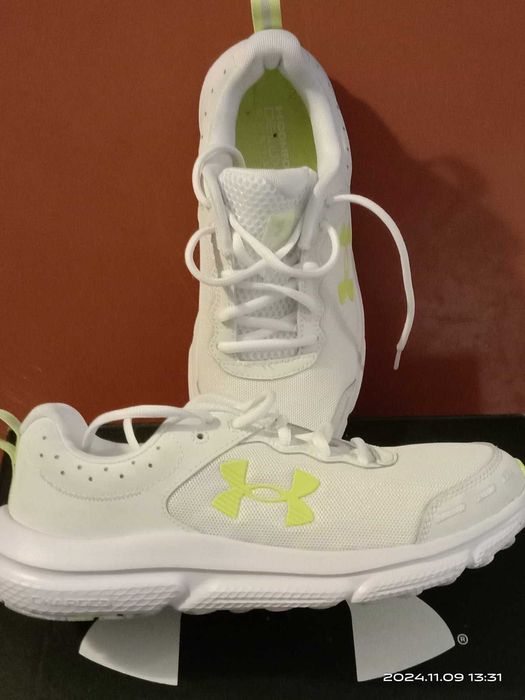 Жіночі кросівки Under Armour р.40