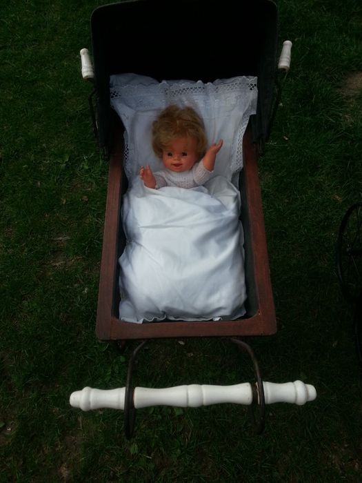 stary wózek dla lalek