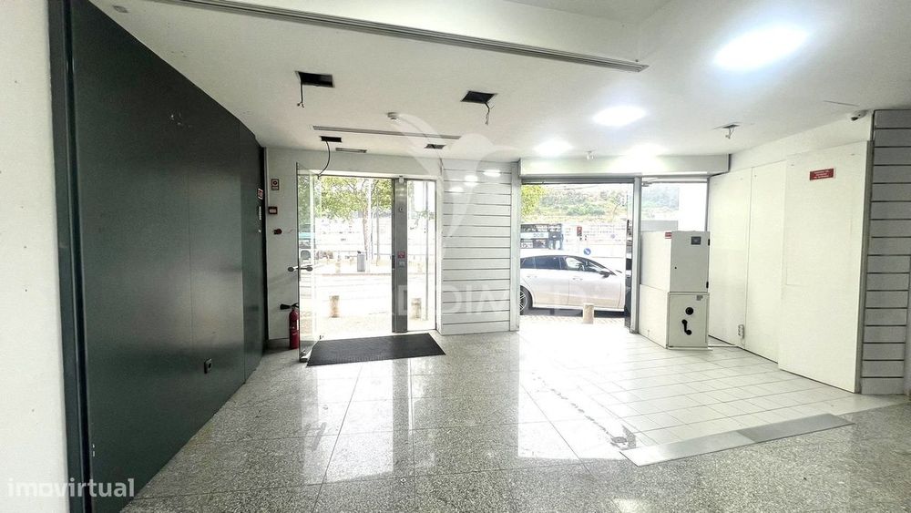 Commercial Space of 800 m² – Areosa Roundabout – Gondomar