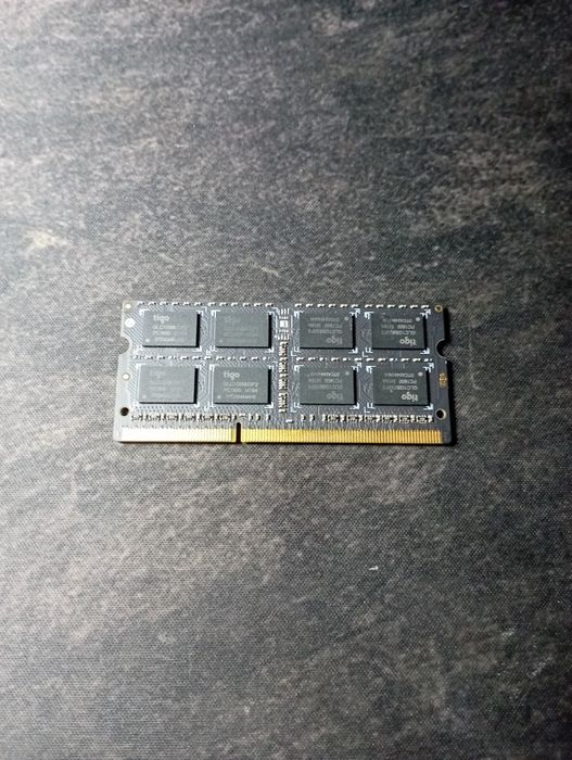 Оперативна память в ноутбук 16GB DDR4 3200МГЦ в гарному стані