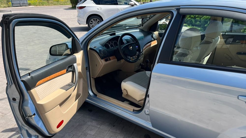 Продам автомобіль CHEVROLET AVEO