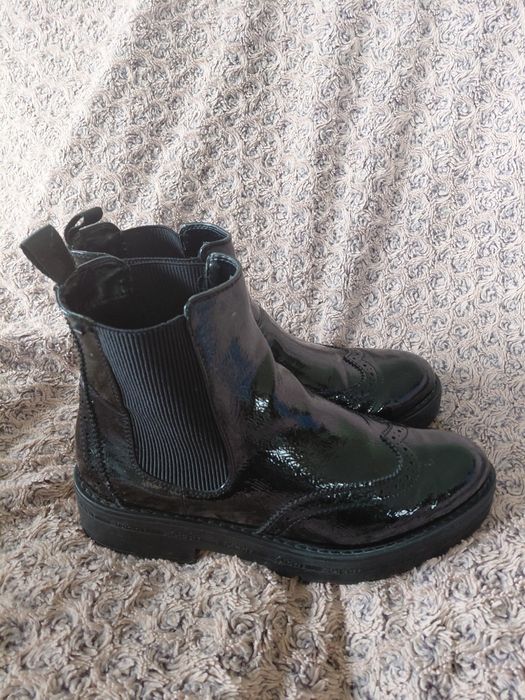 Buty, botki damskie, czarne, lakierowane rozm.41 Esprit
