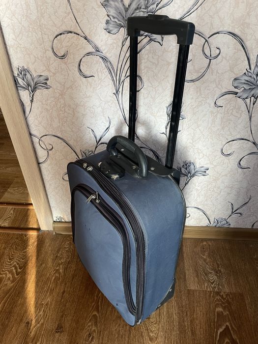 Продам валізу чемодан бу.