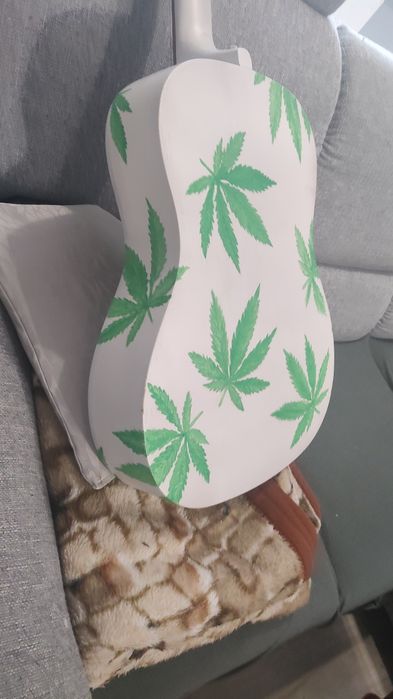 Gitara unikat prezent ręczna robota marihuana