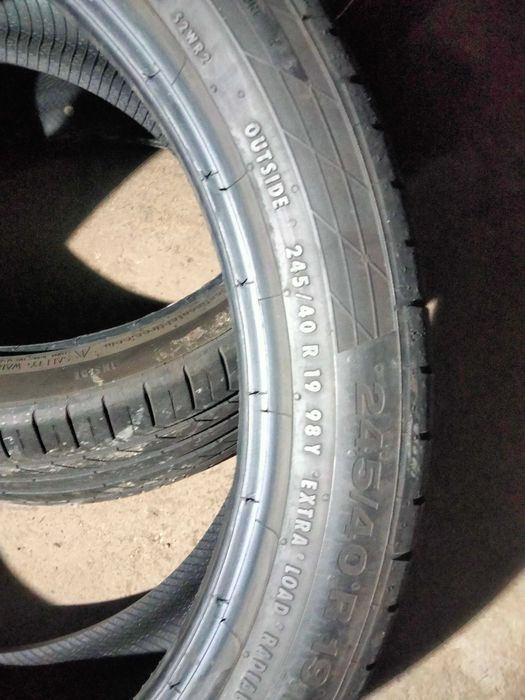 245 40 R19 Continental