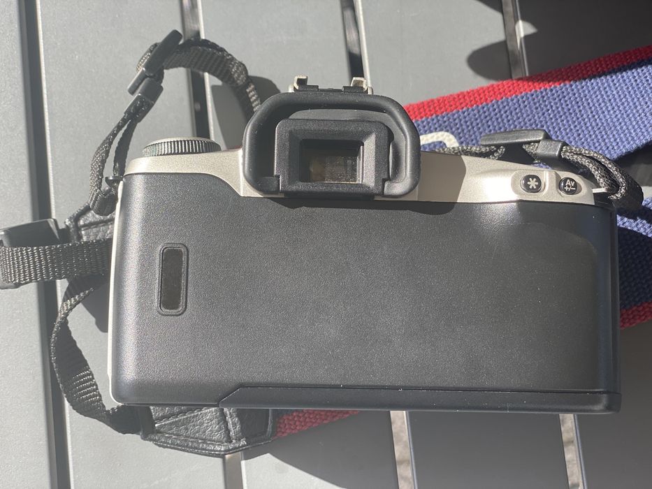 Máquina fotográfica Canon EOS 500 N com bolsa