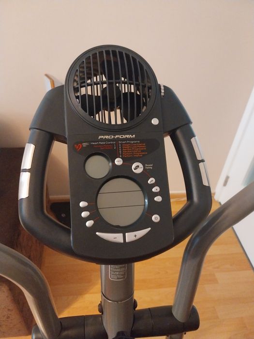 Bicicleta elíptica Pro-Form 595 HR (consola ecrã não funciona)