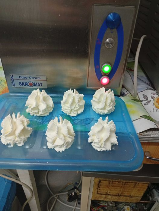 Automat,maszyna do bitej smietany Sanomat Euro Cream 5 l