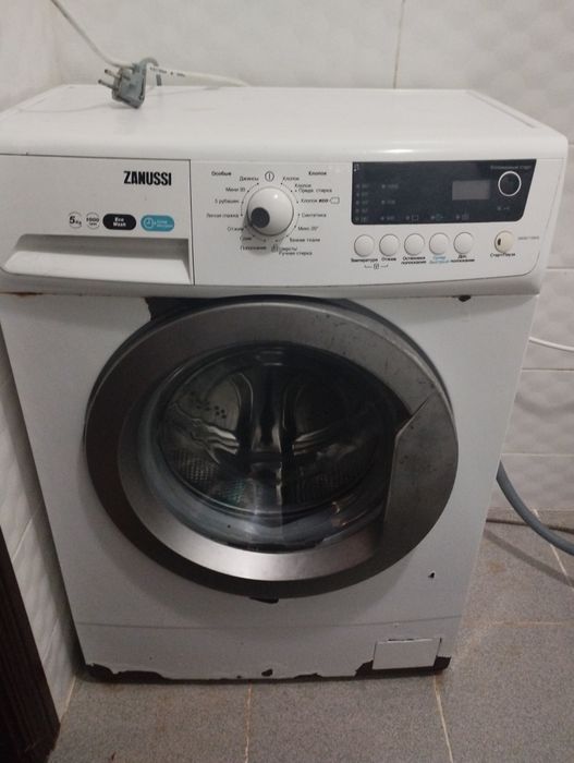 Пральна машина . Працює. Можна на запчастини