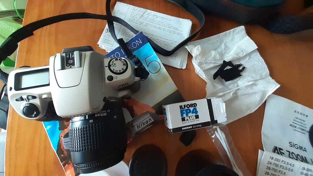 Máquina fotográfica NIKON de rolo + Objetiva SIGMA