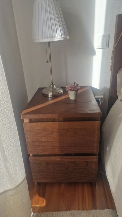 Vendo cama e mesas de cabeceira MALM