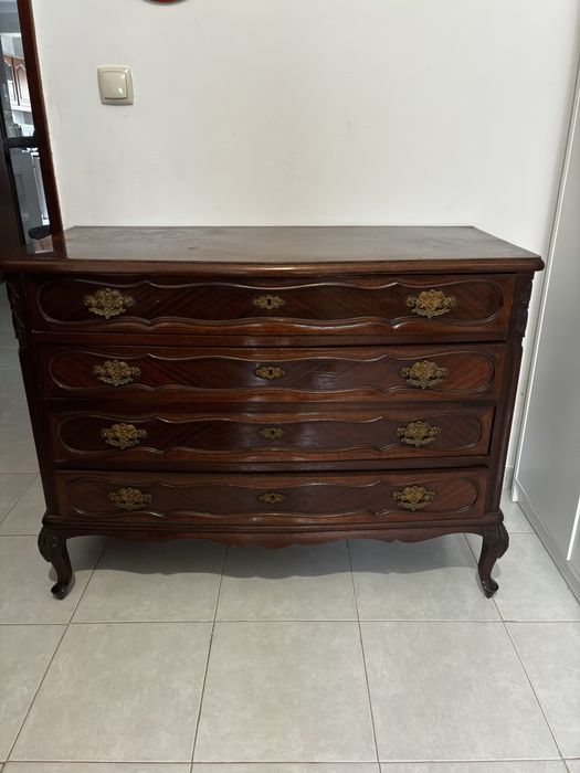 Comoda em madaira vintage