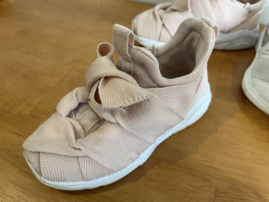 ténis rosa e branco ( marca nike)