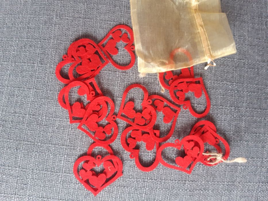 Nowe serduszka ażurowe ala filcowe. 20 szt.