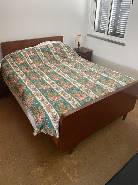 Cama de Casal Completa em Madeira (Estrutura + Estrado + Colchão)