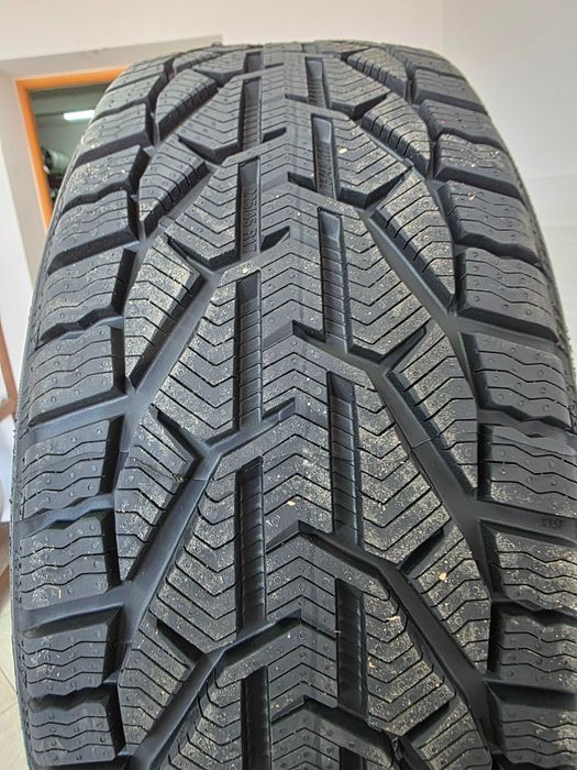 NOWA opona Kormoran SNOW 225/45R18 95V – zimówka 2025 ROK