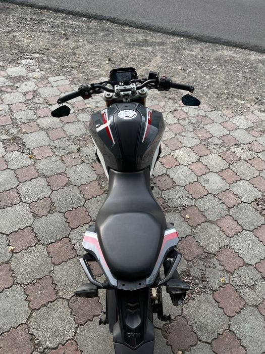 BMW G310r.