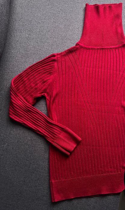 Продається жіночний светр