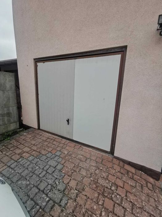 Brama garazowa uchylna, biała