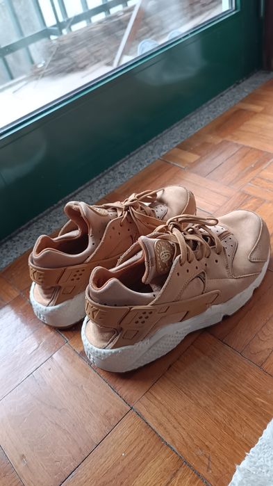 Sapatilhas castanhas Nike Huarache