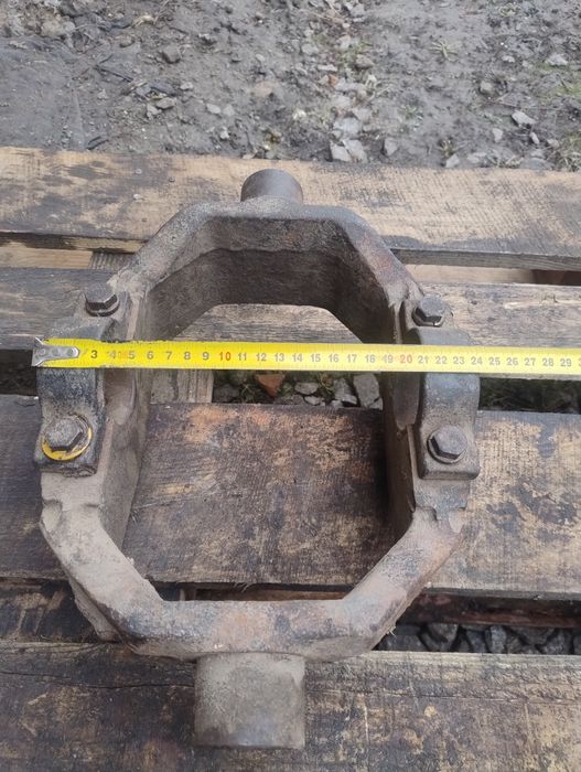 Колиска до гідроциліндра маз 5551