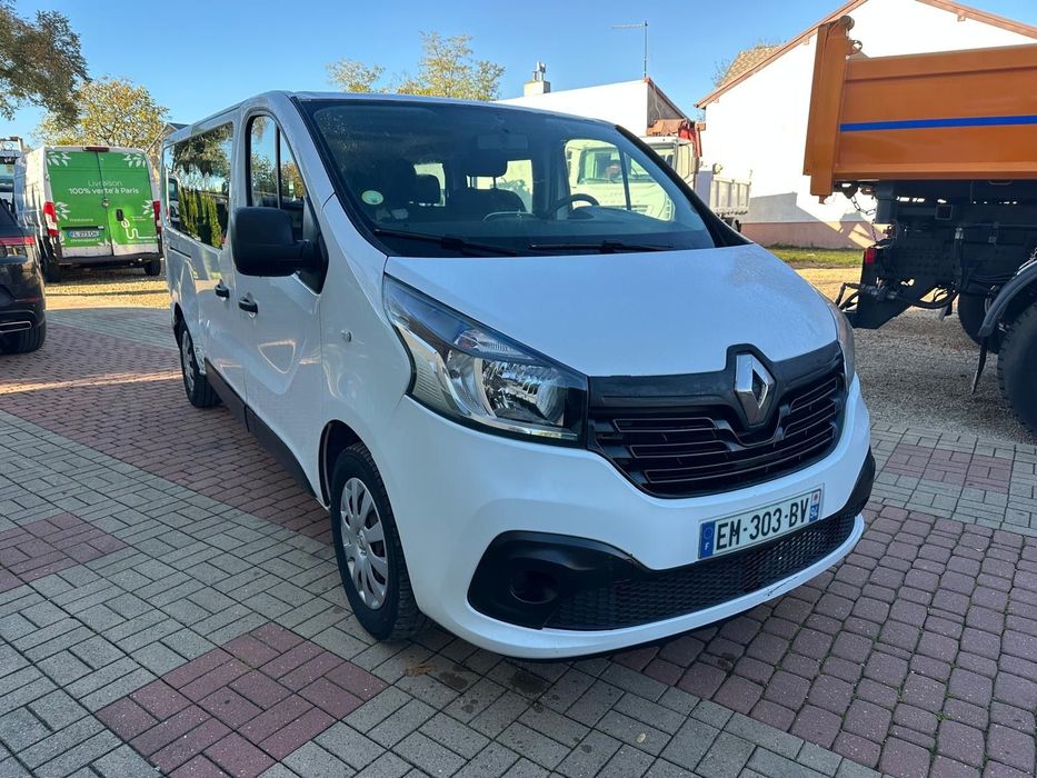 Renault Trafic Long 9 osób