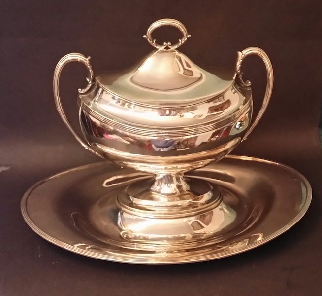 Terrina Pequena com Prato em porcelana
