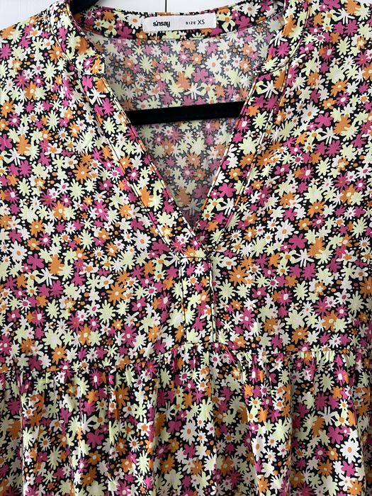 Kolorowa sukienka w kwiatki różowa luźna oversize sinsay cs 34 36 s